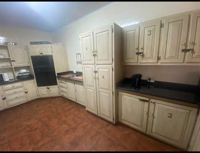 5 BEDROOM HOUSE FOR SALE IN MIDDELBURG SOUTH